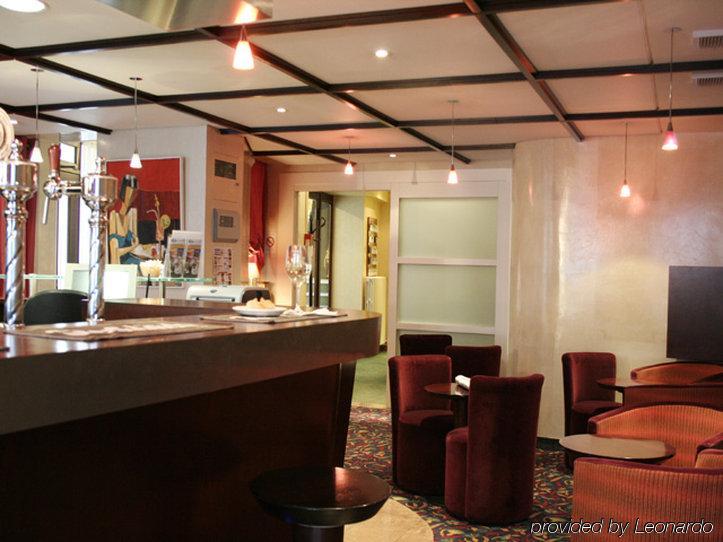 Brit Hotel Les Voyageurs Loudéac Restaurant bilde