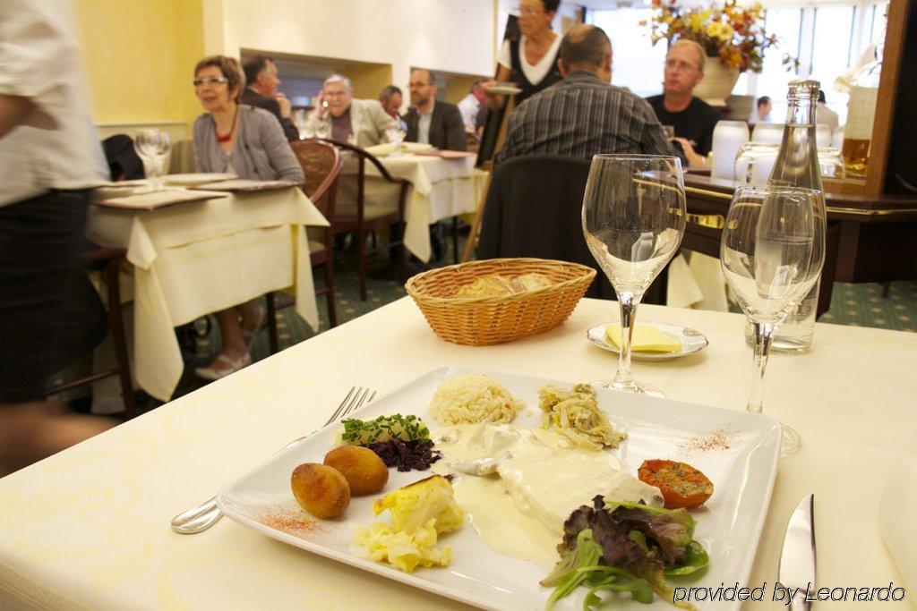 Brit Hotel Les Voyageurs Loudéac Restaurant bilde