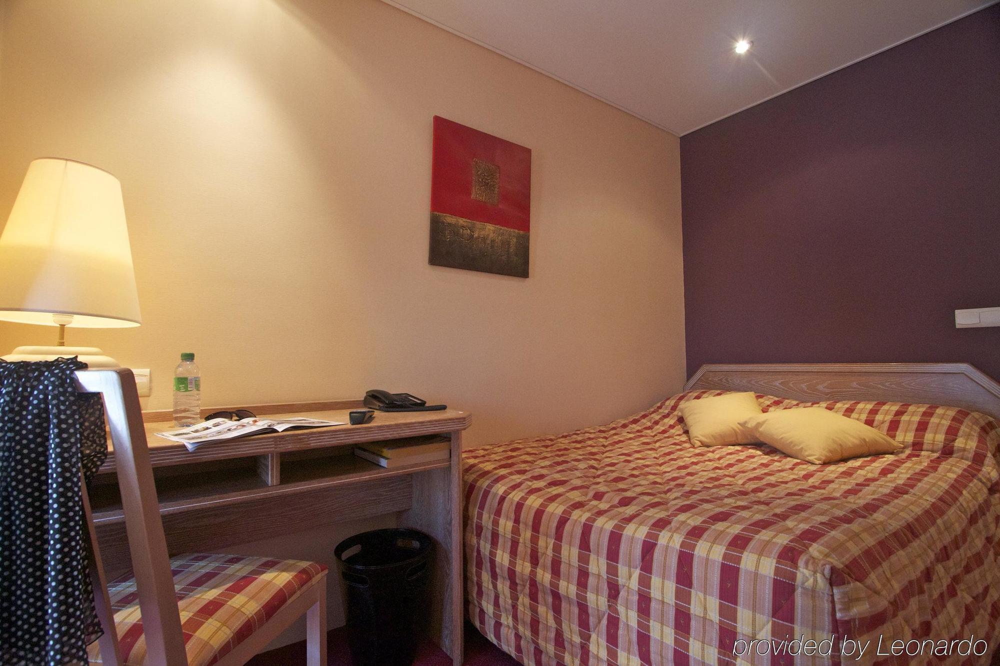 Brit Hotel Les Voyageurs Loudéac Rom bilde