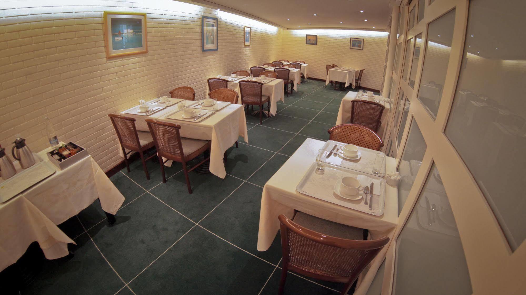 Brit Hotel Les Voyageurs Loudéac Eksteriør bilde